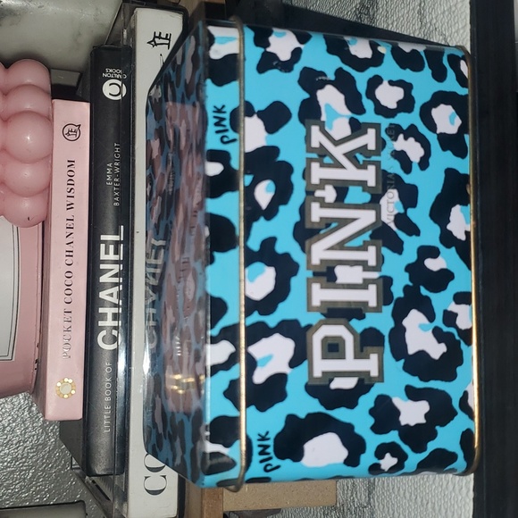 PINK Victoria's Secret Other - Vs pink rare blue cheetah tin